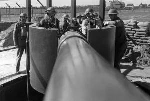 Anti aircraft spotters and gunners of the Britsh Army on the look out for enemy aircraft Anti aircraft spotters and gunners of the Britsh Army on the look out for enemy aircraft