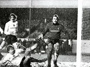 Images Dated 7th December 1982: Arsenal v Aston Villa, December 1982 L-R Des Bremner - Ken McNaught - Jimmy
