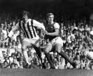 Arsenal v. West Bromwich Albion Roberts (No.6) of Arsenal Arsenal v. West Bromwich Albion Roberts (No.6) of Arsenal