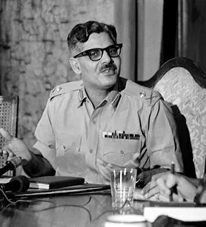 Images Dated 27th June 1971: Bangladesh - Major General Rao Farman Ali Khan at a press conference in the Government