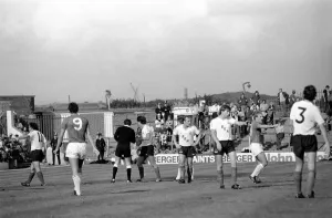 Barnsley 3 v. Bolton 0. September 1981 MF03-08 Barnsley 3 v. Bolton 0. September 1981 MF03-08