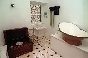 Images Dated 3rd May 1995: The bathroom in Glamis Castle Scotland where the Queen Mother was born