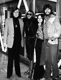 The Bee Gees pop group 1974 Linda and Barry Gibb Maurice Gibb Robin Gibb The Bee Gees pop group 1974 Linda and Barry Gibb Maurice Gibb Robin Gibb