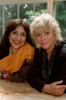 BILLIE WHITELAW AND MADHUR JAFFREY - TV SERIES FIRM FRIENDS PHOTOCALL - 28/05/1992 BILLIE WHITELAW AND MADHUR JAFFREY - TV SERIES FIRM FRIENDS PHOTOCALL - 28/05/1992