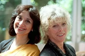 Images Dated 28th May 1992: BILLIE WHITELAW AND MADHUR JAFFREY - TV SERIES FIRM FRIENDS PHOTOCALL - 28 / 05 / 1992