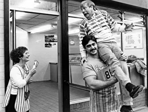 Billy Butler meets his match at the Whitechapel chippie. 9th January 1987 Billy Butler meets his match at the Whitechapel chippie. 9th January 1987
