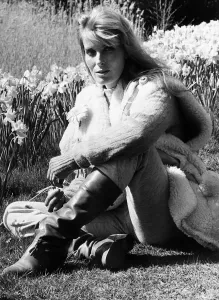 Bo Derek American actress April 1983 Sitting on the grass outdoors A©mirrorpix Bo Derek American actress April 1983 Sitting on the grass outdoors A©mirrorpix