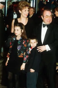 Bob Hoskins Film/ Actor with his wife and children at the Premier of Hook Dbase MSI Bob Hoskins Film/ Actor with his wife and children at the Premier of Hook Dbase MSI