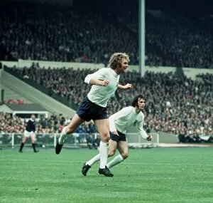 Images Dated 22nd May 1971: Bobby Moore 1971 England v Scotland football