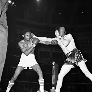 Images Dated 11th February 1975: Boxing at Albert Hall. David Needham vs. Earl Large USA and Freddy Bright vs