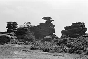Images Dated 1st September 1971: Brimham Rocks above Nipperdale, North Yorkshire. September 1971