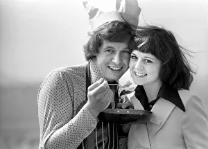 Britain's top man in the kitchen sharing his food with a woman, eating from the pan Britain's top man in the kitchen sharing his food with a woman, eating from the pan
