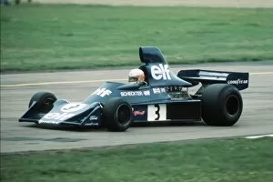 Images Dated 19th July 1975: British Grand Prix Silverstone July 1975 Motor racing 70s John Player