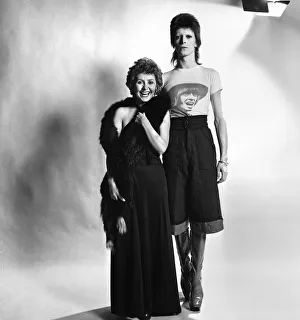 British pop singer David Bowie poses with Lulu in the Daily Mirror studio British pop singer David Bowie poses with Lulu in the Daily Mirror studio