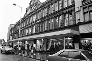 Broad Street, Reading, Berkshire. Heelas department store. 27th January 1975 Broad Street, Reading, Berkshire. Heelas department store. 27th January 1975