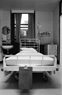 Images Dated 16th December 1987: The Broderip AIDS ward at Middlesex Hospital which opens 19th January