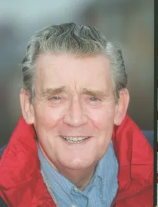 Bryan Mosley Actor December 98 Who plays Alf Roberts in Coronation street Bryan Mosley Actor December 98 Who plays Alf Roberts in Coronation street
