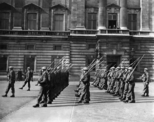 Canadian lake guard Buckingham Palace. April 1940 P035575 Canadian lake guard Buckingham Palace. April 1940 P035575
