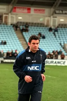Images Dated 6th February 1999: Will Carling Rugby February 99 Running on rugby pitch back playing for Harlequines