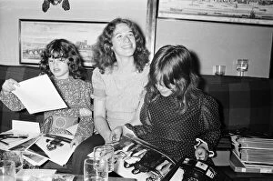 Images Dated 23rd February 1971: Carole King singer / songwriter, with her children Sherrie (right) and Louise (left)