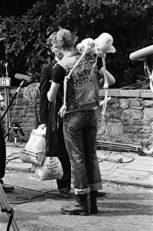 Mirror/1200to1299 01263/cast young ones filming location codrington road Mirror/1200to1299 01263/cast young ones filming location codrington road