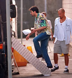 CHARLIE SHEEN FILMING AT CLYDEBANK TOWN HALL JULY 1997 NEAR GLASGOW WITH CUP OF CHARLIE SHEEN FILMING AT CLYDEBANK TOWN HALL JULY 1997 NEAR GLASGOW WITH CUP OF