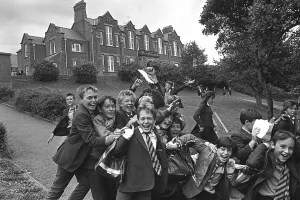 Children leaving Ysgol Penrallt, Pwllheli for the last time July 1988 Children leaving Ysgol Penrallt, Pwllheli for the last time July 1988