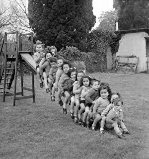 Images Dated 26th October 2005: Children Line up on a slide. Circa 1949