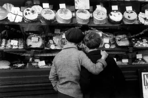 Children look into a bakery shop window, February 1935 Children look into a bakery shop window, February 1935