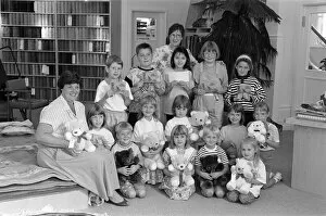 Images Dated 7th September 1991: Childrens colouring contest winners collected prizes from Wellington Mills Carpets
