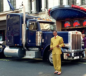 Chris Eubank in front of his Peterbilt Lorry September 1997 after announcing his comeback Chris Eubank in front of his Peterbilt Lorry September 1997 after announcing his comeback