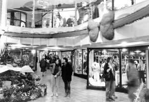 Christmas shoppers browse for the ideal present in revamped City Centre, Liverpool Christmas shoppers browse for the ideal present in revamped City Centre, Liverpool