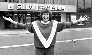 Images Dated 29th September 1983: Cilla Black(40) before her concert at Bedworth Civic Hall, Warwickshire