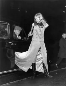 Clothing Coats: The current British fashion of wearing maxi coats has revealed many Clothing Coats: The current British fashion of wearing maxi coats has revealed many