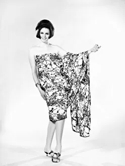 Images Dated 18th December 2007: Clothing: Fashion: Sari: Model: Gloria James. 1966 B1931-001