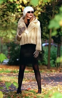 Images Dated 30th October 1997: COAT FASHION. PIC SHOWS MODELS LISA SPIERS