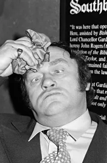 Images Dated 15th March 1978: Comedian Les Dawson visits the London Dungeon at Tooley Street. 15th March 1978