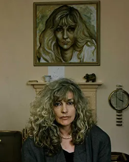 Coral Atkins actress sitting in front of self portrait DBase A©Mirrorpix Coral Atkins actress sitting in front of self portrait DBase A©Mirrorpix