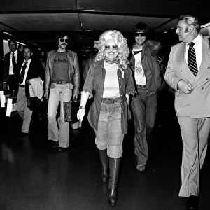 Images Dated 16th May 1977: Country & Western singer Dolly Parton arriving at London Heathrow Airport, 16th May 1977