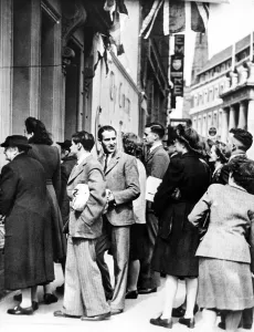 Coventry Evening Telegraph readers queue at the Hertford Street offices of the paper Coventry Evening Telegraph readers queue at the Hertford Street offices of the paper