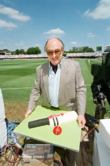 Mirror/1000to1099 01078/cricket commentator henry blofeld presented daily Mirror/1000to1099 01078/cricket commentator henry blofeld presented daily