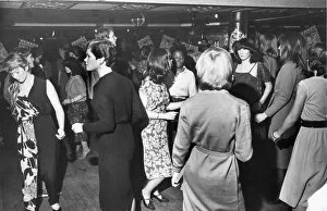 Images Dated 1st February 1980: A crowded dance floor at Cagneys Night Club in Liverpool. Circa February 1980