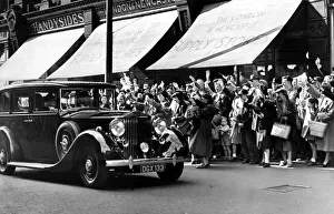 Crowds lined the pavement in Grainger Street, Newcastle to cheer Winston Churchill as he Crowds lined the pavement in Grainger Street, Newcastle to cheer Winston Churchill as he