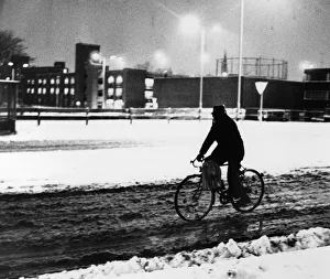 Cycling to work in the snow, Coventry, 8th February 1991 Cycling to work in the snow, Coventry, 8th February 1991