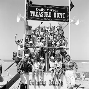 Daily Mirror Treasure Hunt, Fistral Beach, Cornwall, Tuesday 7th July 1959 Daily Mirror Treasure Hunt, Fistral Beach, Cornwall, Tuesday 7th July 1959