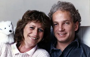 David Gower Cricket sitting on sofa with girlfriend Vicky Stewart. 10th April 1989 David Gower Cricket sitting on sofa with girlfriend Vicky Stewart. 10th April 1989