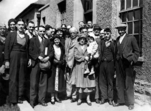 David Lloyd George pictured with a local community. Circa 1934 David Lloyd George pictured with a local community. Circa 1934