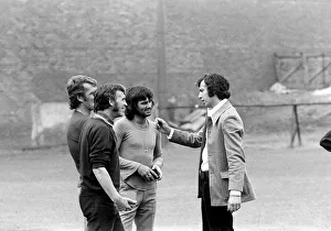 David Sadler chats to George Best Alex Stepney Pat Crerand at Manchester United David Sadler chats to George Best Alex Stepney Pat Crerand at Manchester United