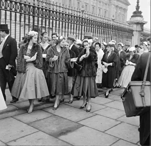 Debutantes queue at Buckingham Palace this morning to meet Queen Elizabeth II Debutantes queue at Buckingham Palace this morning to meet Queen Elizabeth II