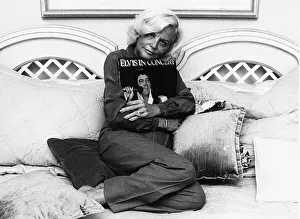 Dee Presley Elvis Presley step mother Dee Presley hugs the memorial album set of Elvis Dee Presley Elvis Presley step mother Dee Presley hugs the memorial album set of Elvis